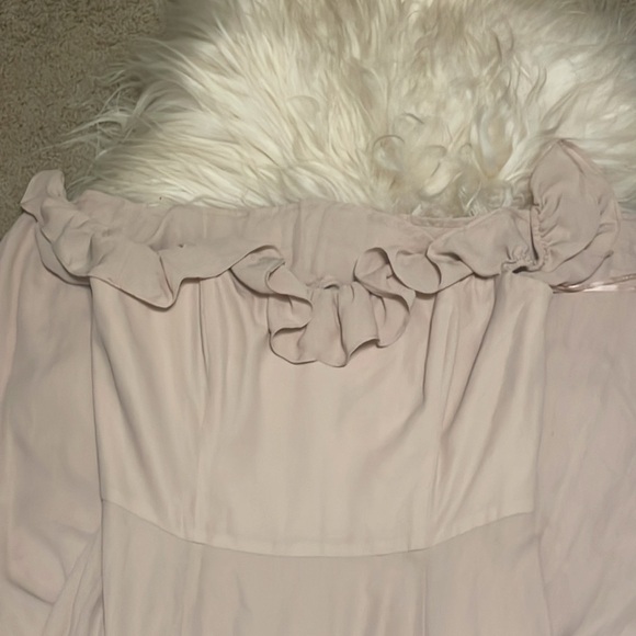 Wayf off the shoulder ruffle dress NWT - Picture 5 of 5